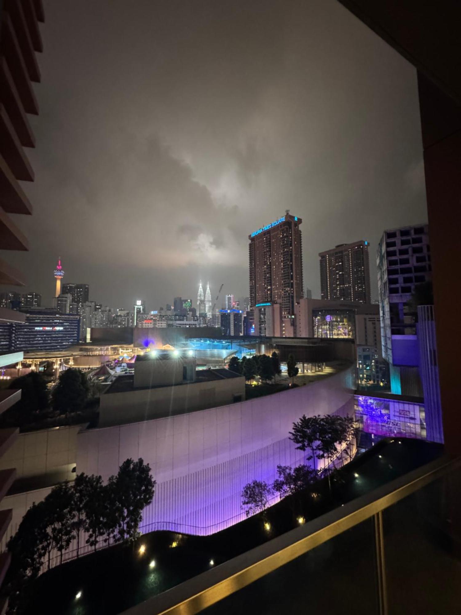 Infinity Pool Suite Bukit Bintang Lalaport Bbcc Kuala Lumpur Exterior foto